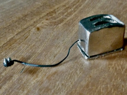 Toaster mit Kabel, Metall.