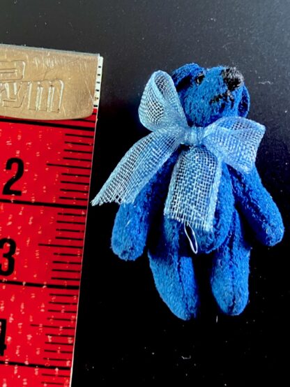 Miniaturteddy (Wildleder, lapis). Handarbeit. - Image 2