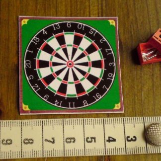 Dartscheibe mit 3 Pfeilen in Schachtel