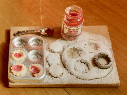 Marmelade-Törtchen-Backen (Himbeer). Handarbeit/England.