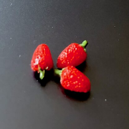 3 Erdbeeren. Handarbeit. - Image 2