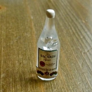 Flasche (Bacardi). Reduziert.