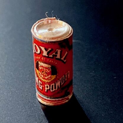 Dose Backpulver (Royal Baking Powder). Metall/Papier.