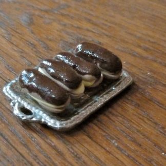 Eclairs auf Metalltablett. Handarbeit/USA. Reduziert.