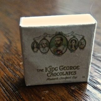 Schachtel (King George Chocolates). Attrappe.