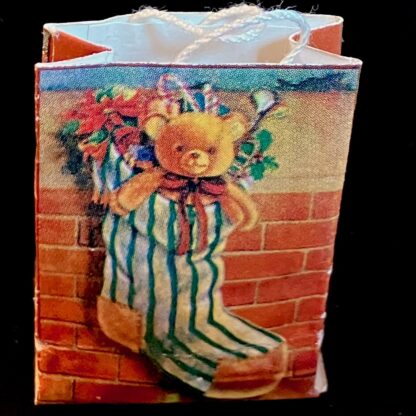 Geschenktasche (Strumpf/Teddy). Papier.