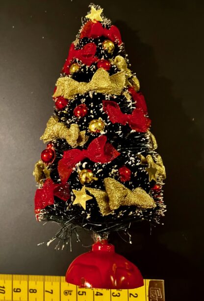 Weihnachtsbaum dekoriert (rot/gold). Handarbeit/England. - Image 2