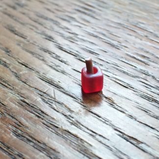 Nagellack (rot/gold). Handarbeit/England.