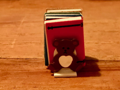 4 Bücher ohne Text mit Buchstützen (Teddies).