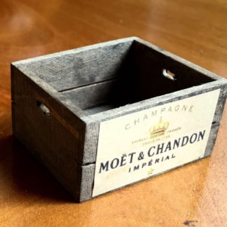 Holzkiste Farbton dunkel (Moët & Chandon Champagner). Handarbeit