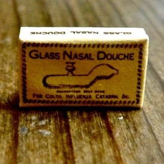 Schachtel (Glas-Nasal-Dusche aus den 30er Jahren, Attrappe)