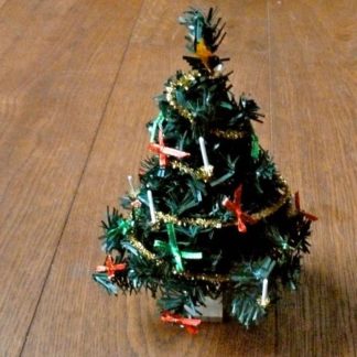 Weihnachtsbaum mit Kerzen, Äste biegsam.