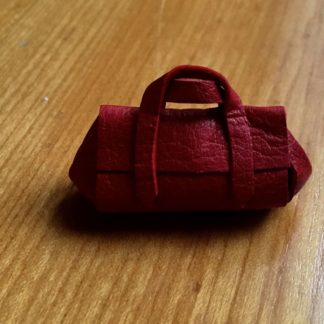 Handtasche (rot, Leder). Handarbeit/England.