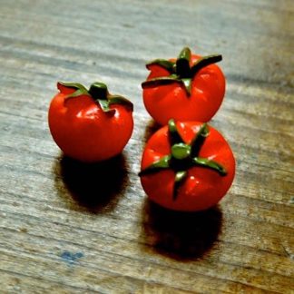 3 Tomaten (rot). Handarbeit.