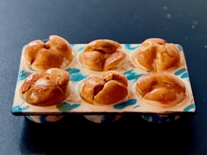 Kleeblattbrötchen auf Blech (weiss/türkis). Handarbeit/USA.