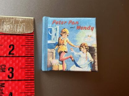 Kinderbuch "Peter Pan and Wendy". Handarbeit/England.