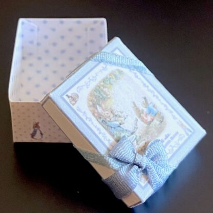 Geschenkschachtel Peter Rabbit (blau, mini). Handarbeit/Spanien. (Kopie)