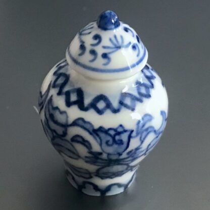 Ginger Jar (Porzellandose, blau/weiss).