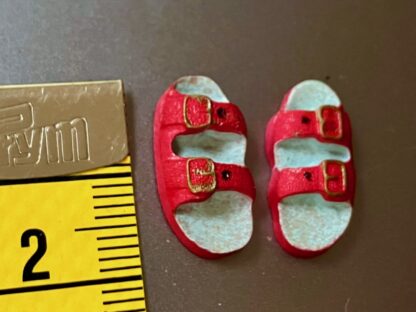 Sandalen (rot). Kunstharz. - Image 2