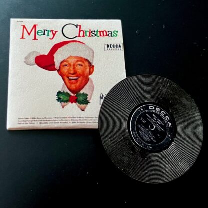 Schallplatte mit Hülle (Bing Crosby - Merry Christmas). Attrappe.