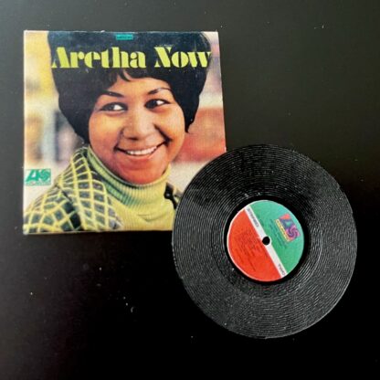 Schallplatte mit Hülle (Aretha Franklin - Aretha Now). Attr. Lieferbar Mitte Juni 2024.