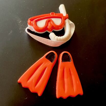 Flossen und Taucherbrille (weiss/orange). Kunststoff.