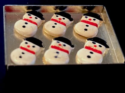 Lebkuchen-Schneemänner auf Blech. Handarbeit. (Kopie)