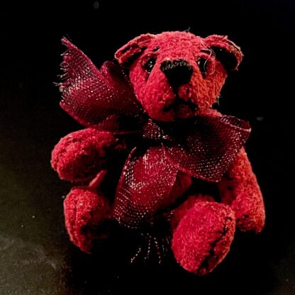 Miniaturteddy (Wildleder, Colonial Red). Handarbeit.